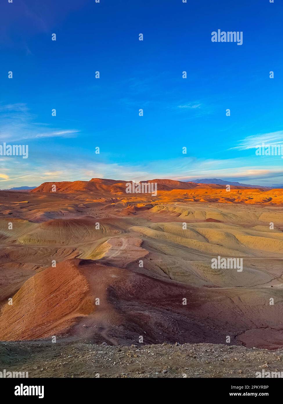 Tramonto nel deserto di pietra del Marocco Foto Stock