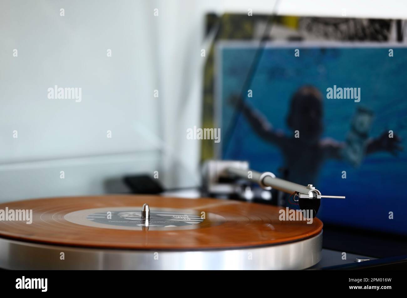 Vinile colorato sul lettore di dischi Foto Stock
