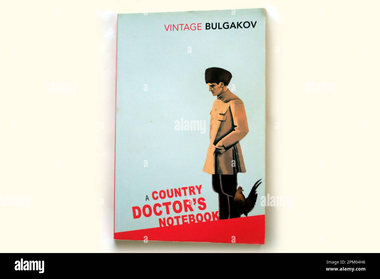 Un notebook del medico di paese. Copertina del libro cartaceo. Bulgakov vintage. Mikhail Bulgakov (1891-1940), romanziere e drammaturgo russo. Edizione in inglese Foto Stock