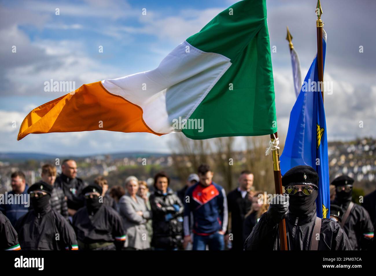 I Membri Del Gruppo Dei Colori Durante La Parata Del Lunedì Di Pasqua ...