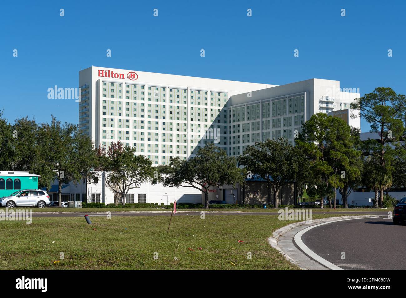Orlando, FL, USA - 6 gennaio 2022: L'edificio dell'hotel Hilton a Orlando, FL, USA. Foto Stock