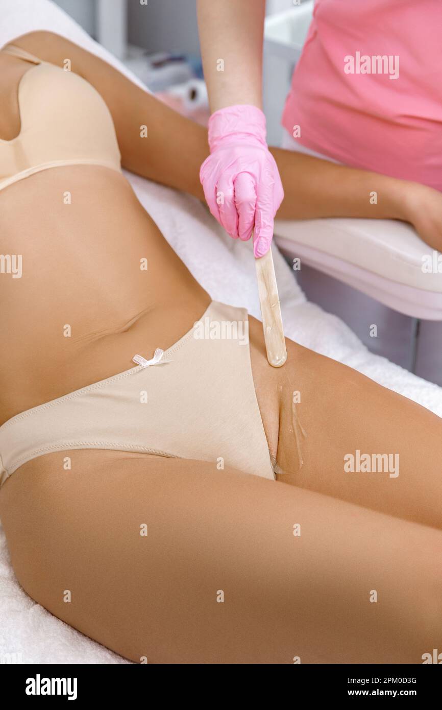 Ceretta bikini immagini e fotografie stock ad alta risoluzione - Alamy