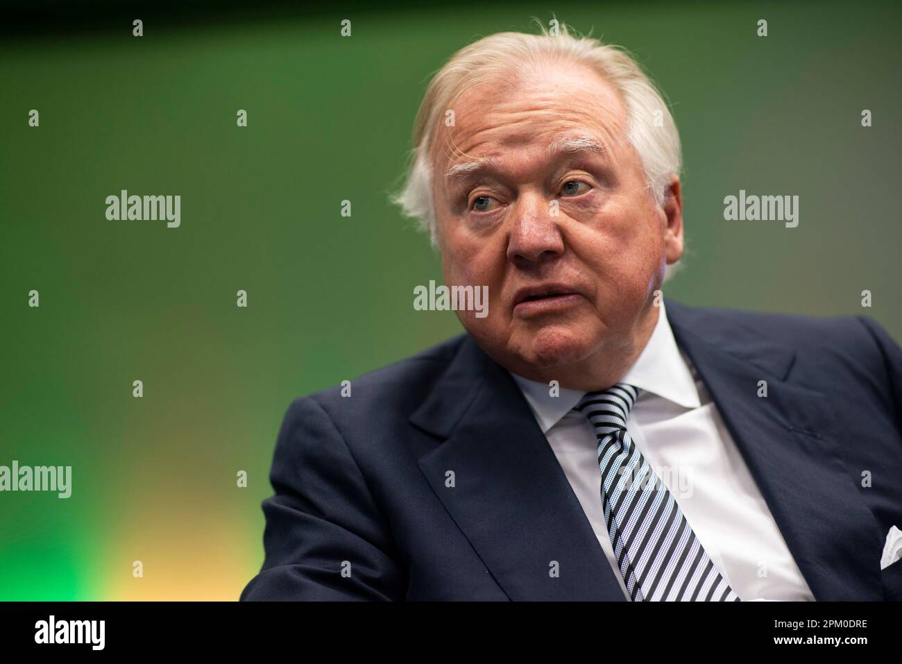 Il Presidente della JCB Lord Anthony Bamford al centro conferenze QE2 di Westminster. Foto Stock