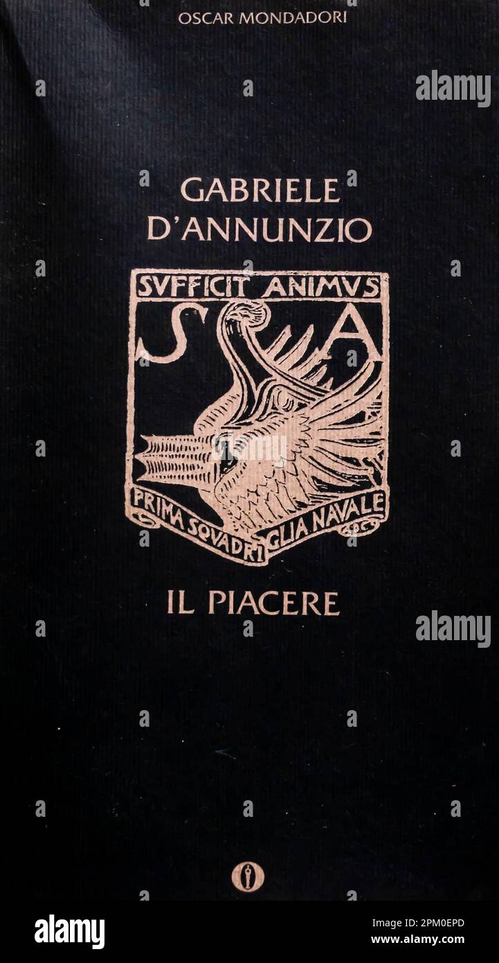 Il Piacere (Pleasure) è il primo romanzo di Gabriele d'Annunzio, scritto nel 1889 . Copertina del libro edizione italiana Foto Stock