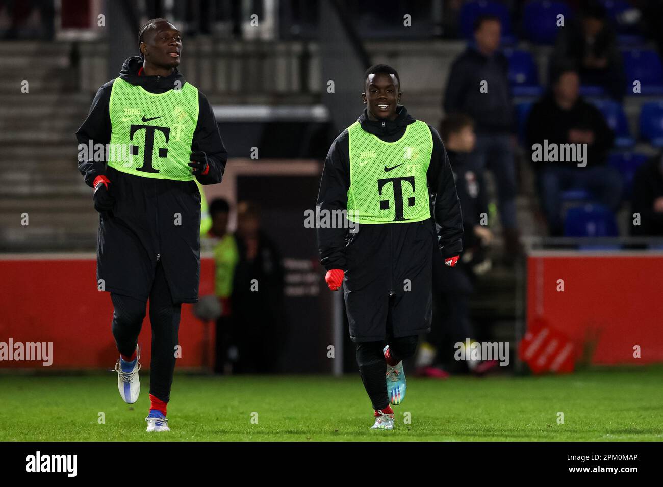 Utrecht, Paesi Bassi. 10th Apr, 2023. UTRECHT, PAESI BASSI - APRILE 10: Gibson Yah del FC Utrecht U23 e Aurelio Oehlers del FC Utrecht U23 durante la partita di Keuken Kampioen Divisie tra Jong FC Utrecht e TOP Oss allo Sportcomplex Zoudenbalch il 10 Aprile 2023 a Utrecht, Paesi Bassi (Foto di ben Gal/Orange Pictures) Credit: Orange Pics BV/Alamy Live News Foto Stock