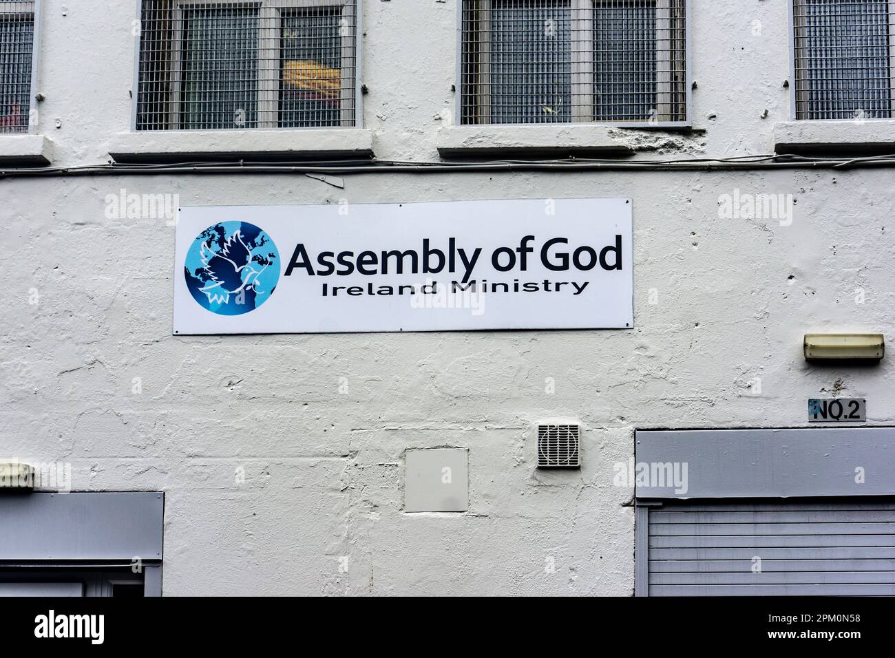 Segnaletica per l'Assemblea di Dio, Ministry Madureira, Rutland Place, Dublino, Irlanda. Foto Stock