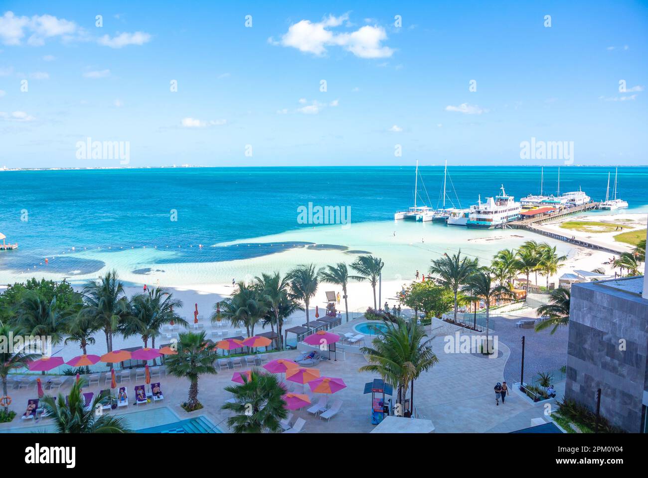 Cancun, Quintana Roo, Messico, 22th febbraio 2023, una vista panoramica aerea della spiaggia di Cancun. Foto Stock