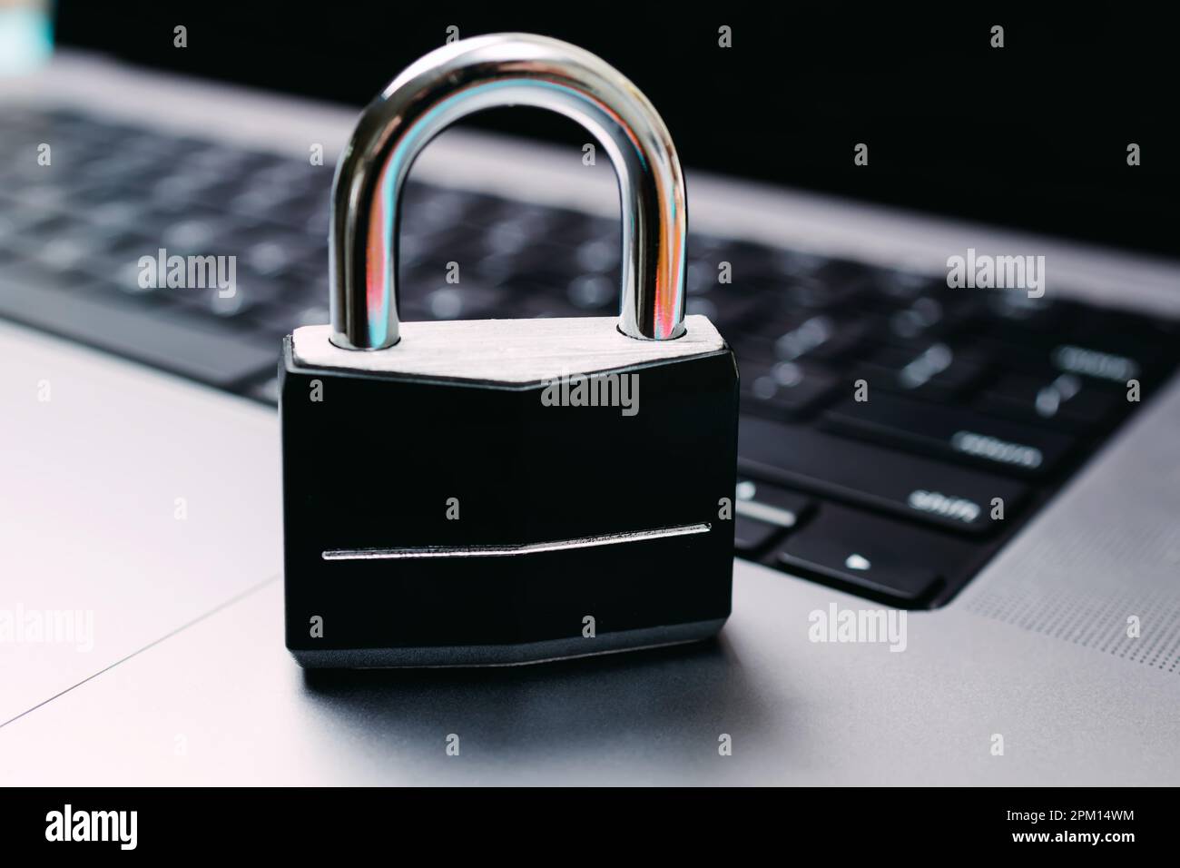 Primo piano del blocco sulla tastiera. Sicurezza informatica, password, protezione dei dati Foto Stock