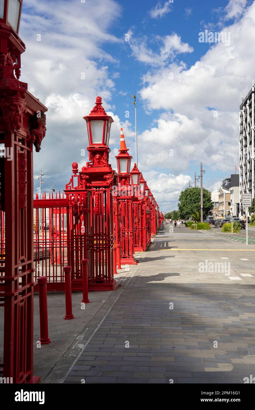 L'iconico molo Red Fence of Captain Cook nel centro di Auckland, Nuova Zelanda. Foto Stock