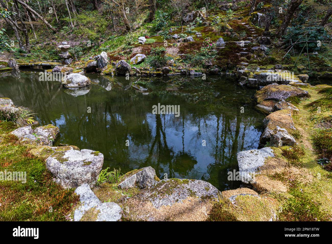 Il Giardino di Sanzen-in fu originariamente fondato come un eremo dal sacerdote Saicho e fu un tempo chiamato Kaiji Monzeki o Nishimoto Monzeki prima di guadagnare la sua f Foto Stock