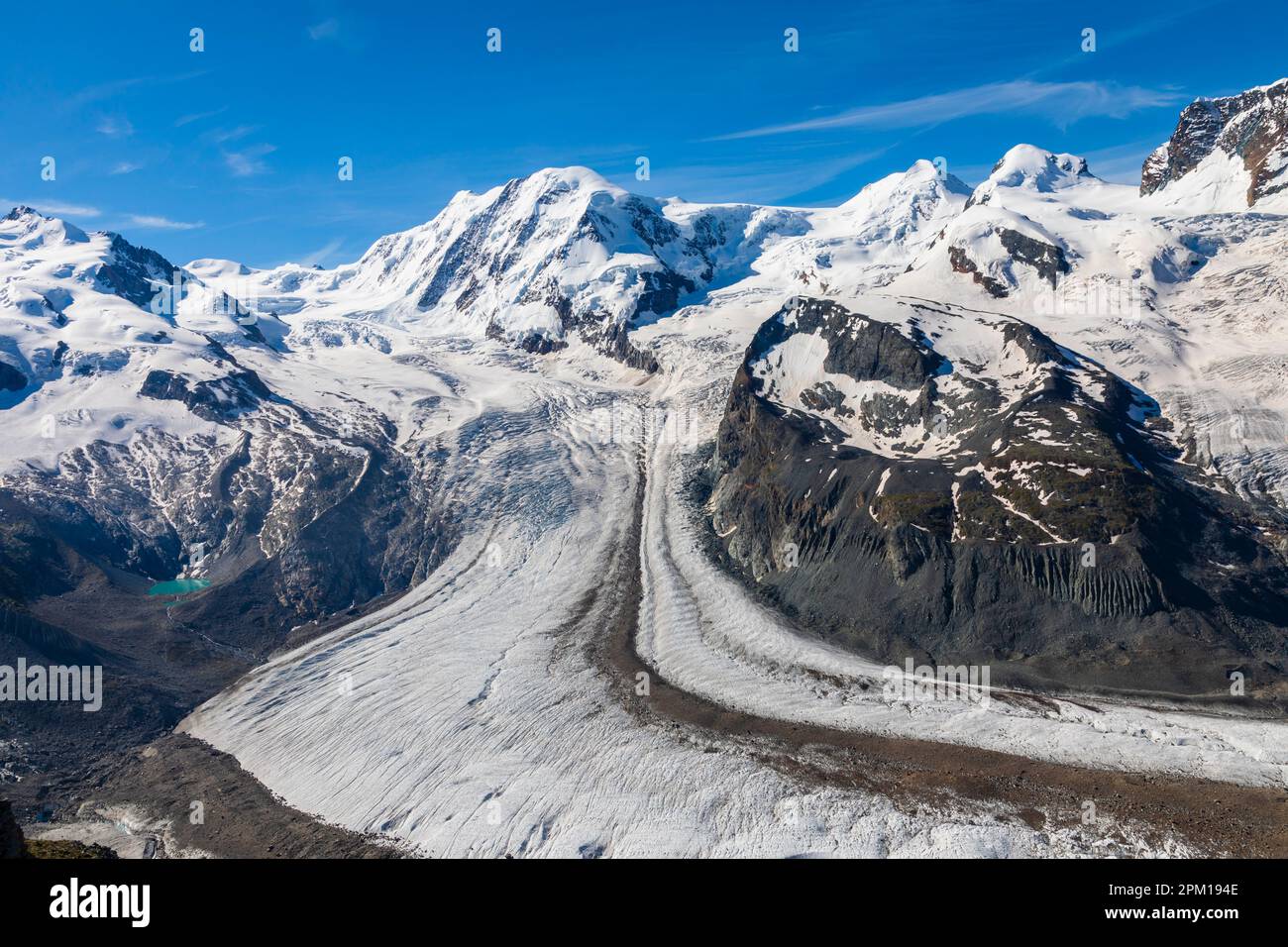 L'iconico Gorner Glacier si affaccia sul Gornergrat, una cresta rocciosa delle Alpi Pennine, che si affaccia a sud-est di Zermatt, Vallese, Svizzera Foto Stock