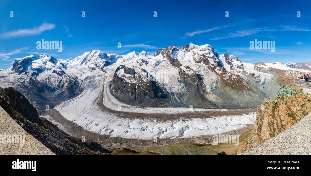 L'iconico Gorner Glacier si affaccia sul Gornergrat, una cresta rocciosa delle Alpi Pennine, che si affaccia a sud-est di Zermatt, Vallese, Svizzera Foto Stock