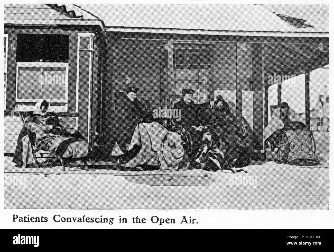 Pazienti che si convalgono all'aria aperta in un ospedale istituito dal Dr Wilfred Grenfell a Terranova, Canada. Foto Stock