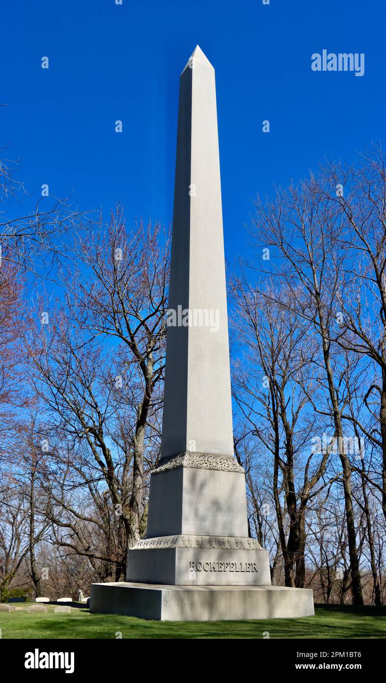 Rockefeller Obelisk Gravesite, fondatore della Standard Oil Company dell'Ohio e primo billionaire negli Stati Uniti. Foto Stock