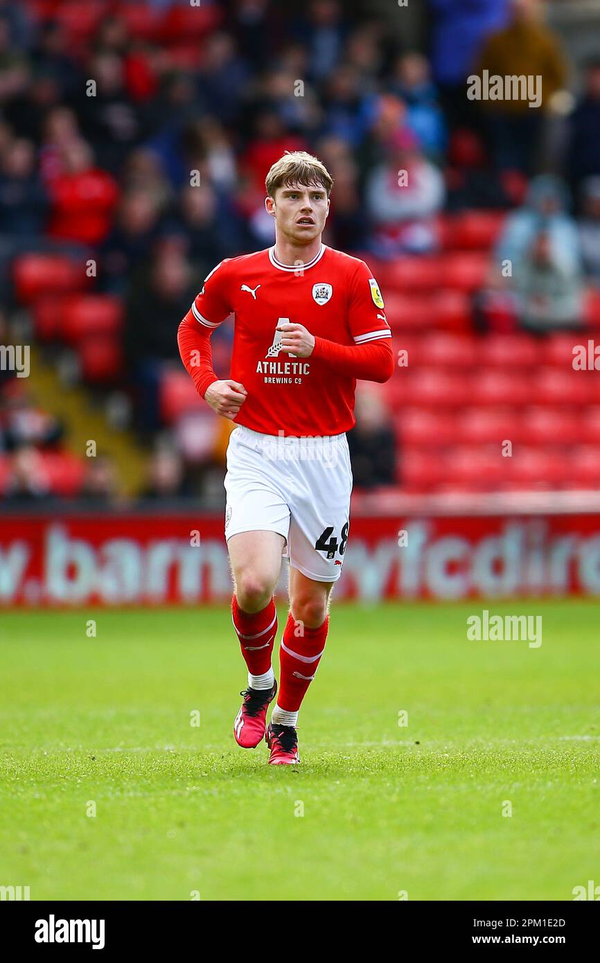 Oakwell Stadium, Barnsley, Inghilterra - 10th aprile 2023 Luca Connell (48) di Barnsley - durante il gioco Barnsley contro Shrewsbury Town, Sky Bet League One, 2022/23, Oakwell Stadium, Barnsley, Inghilterra - 10th aprile 2023 Credit: Arthur Haigh/WhiteRosePhotos/Alamy Live News Foto Stock