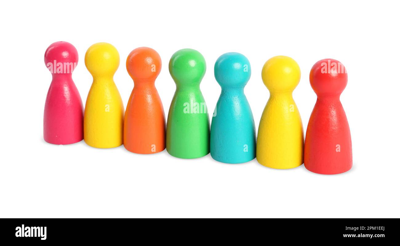 Pedine colorate su sfondo bianco. Concetto di inclusione sociale Foto Stock