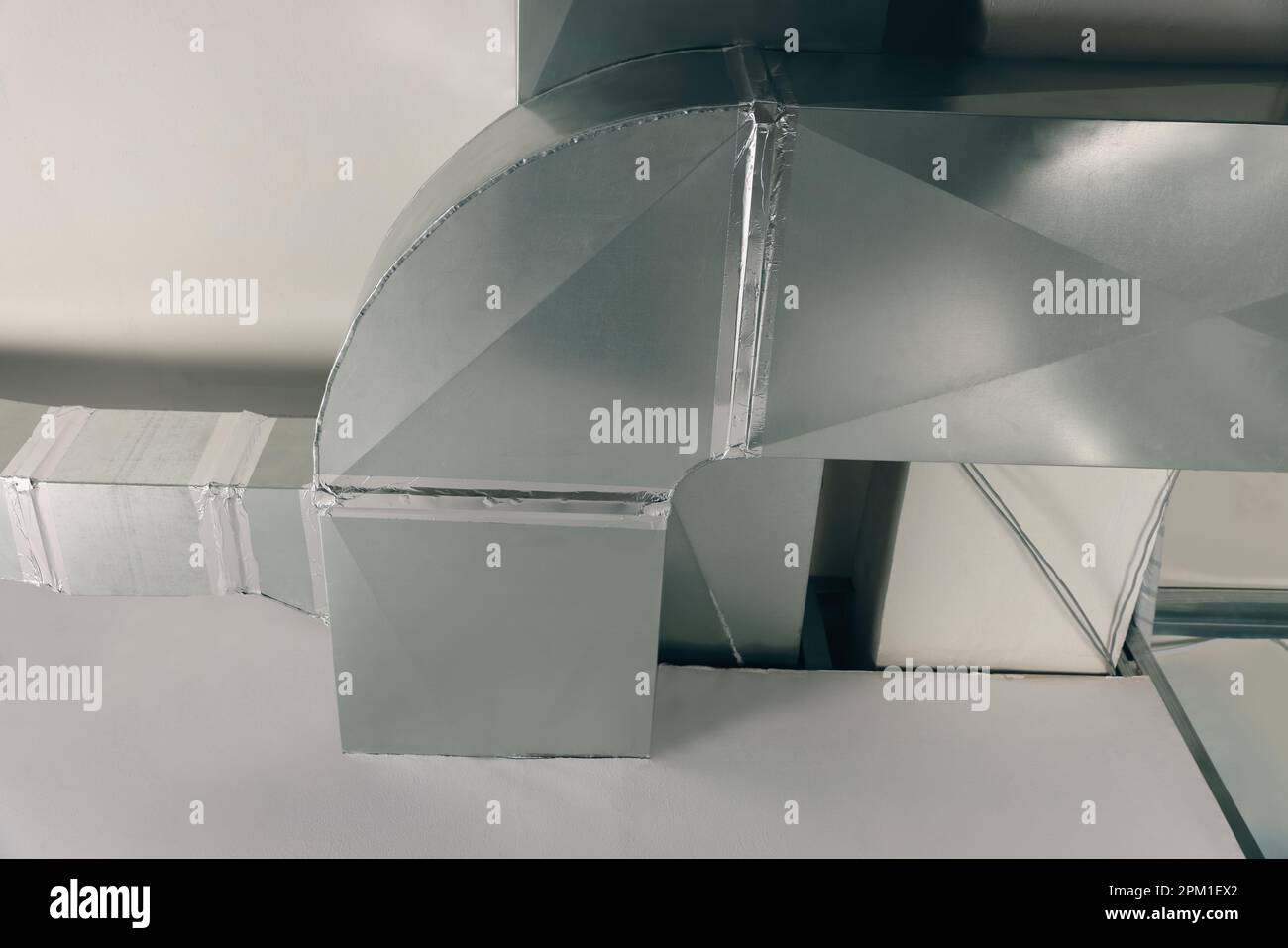 Soffitto con sistema di ventilazione interno, vista dal basso Foto Stock