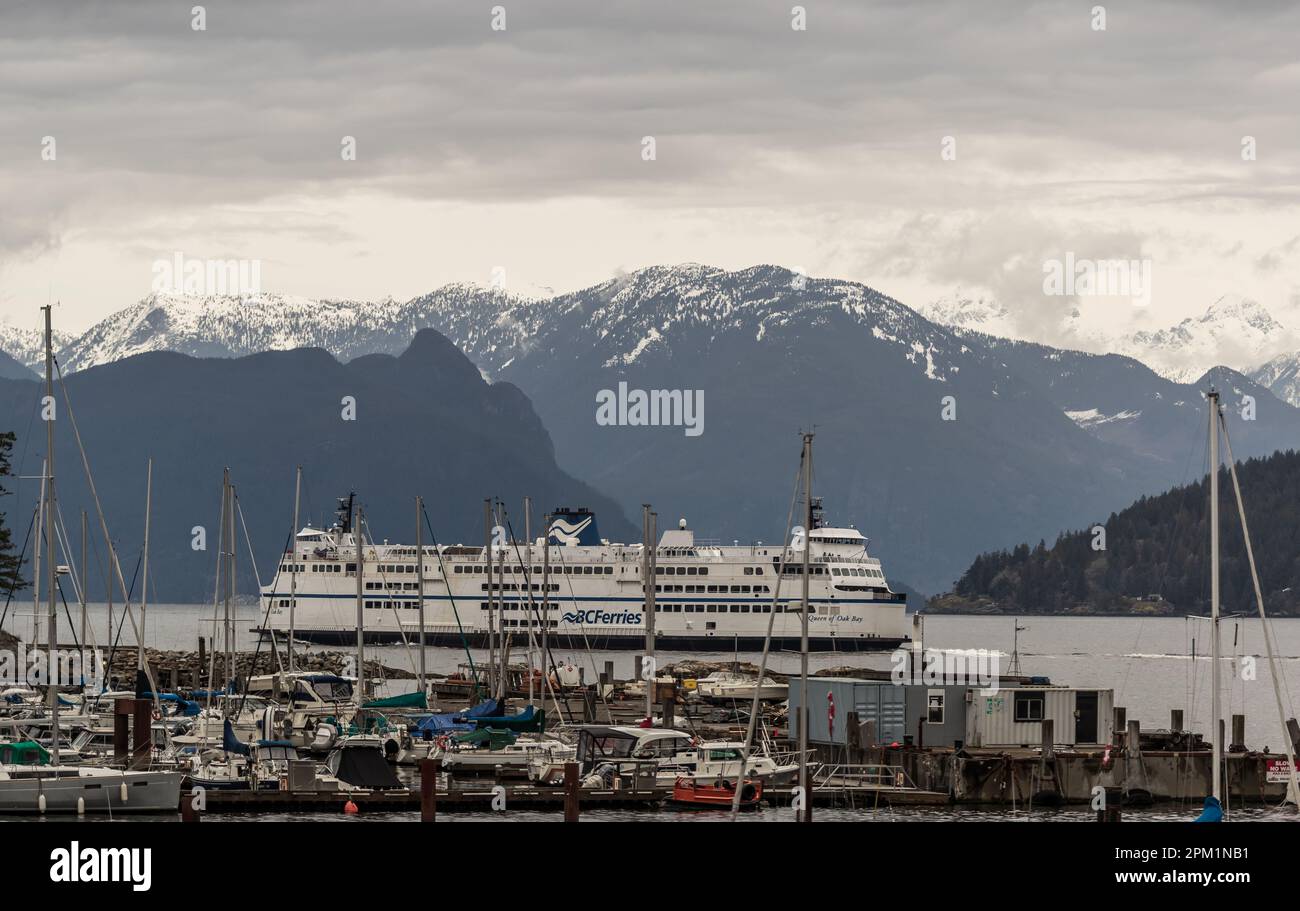 BC Ferries auto e traghetto passeggeri che fanno uno dei suoi diversi viaggi giornalieri tra Horseshoe Bay e Vancouver Island. Foto Stock