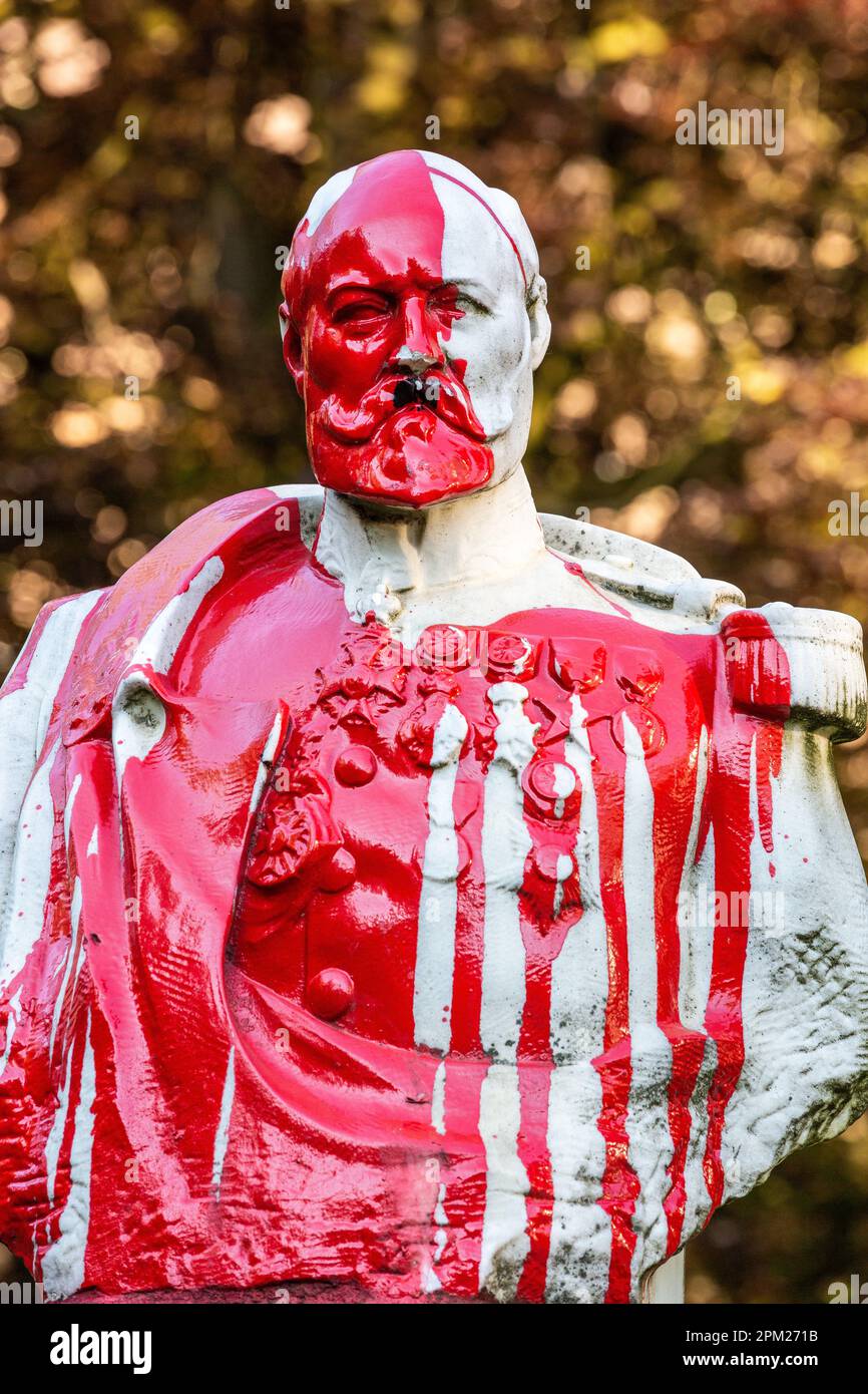 Busto di tempeste generali contrassegnati con vernice rossa, in Piazza de Meeûs a Bruxelles. Foto Stock