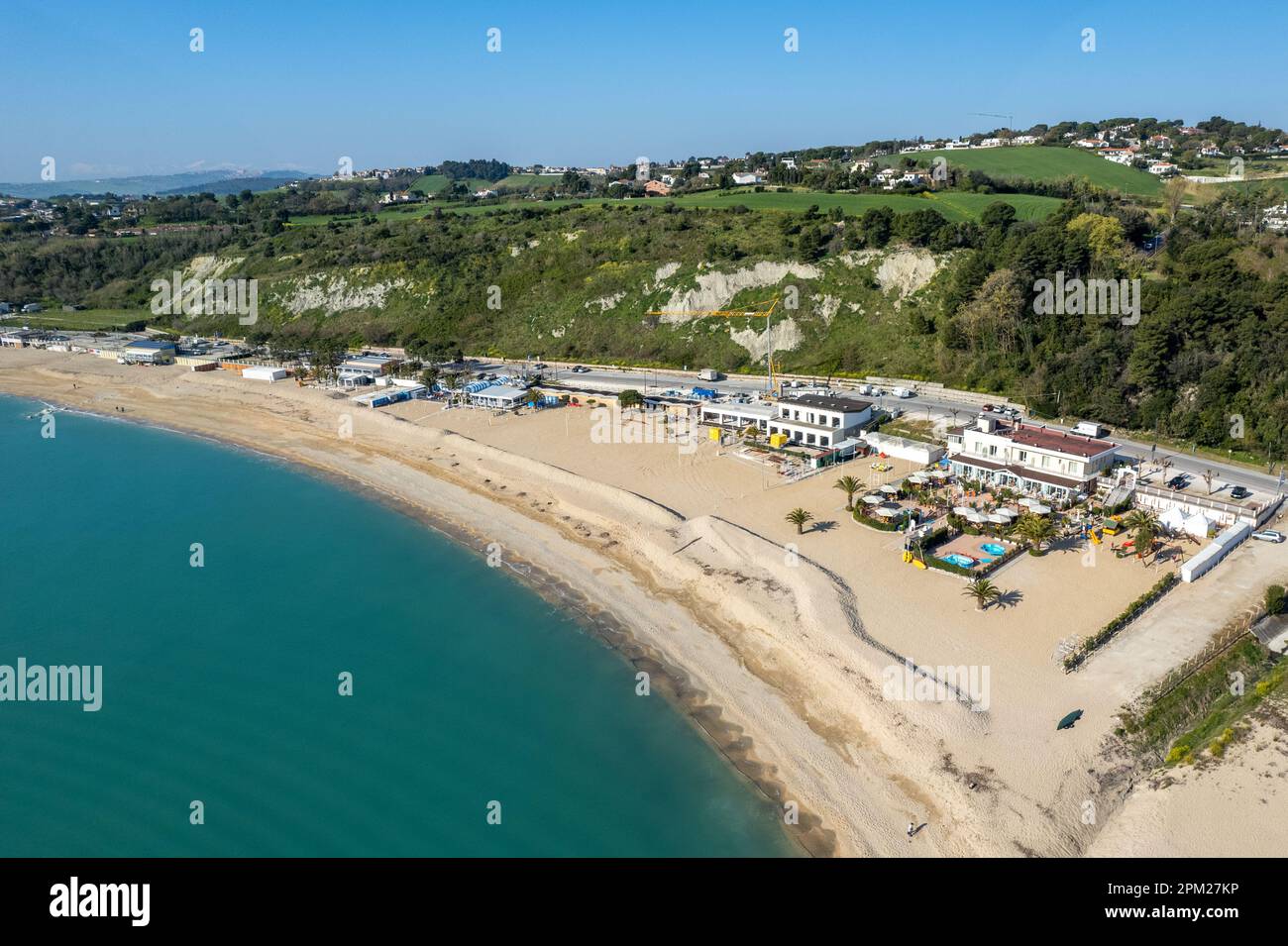 Vista aerea del paese di Numana , Monte Conero, spiaggia del Mare Adriatico nella regione delle Marche, Italia , Europa Foto Stock