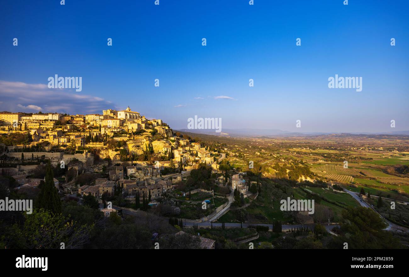 Gordes piccola città medievale in Provenza, Luberon, Vaucluse, Francia Foto Stock