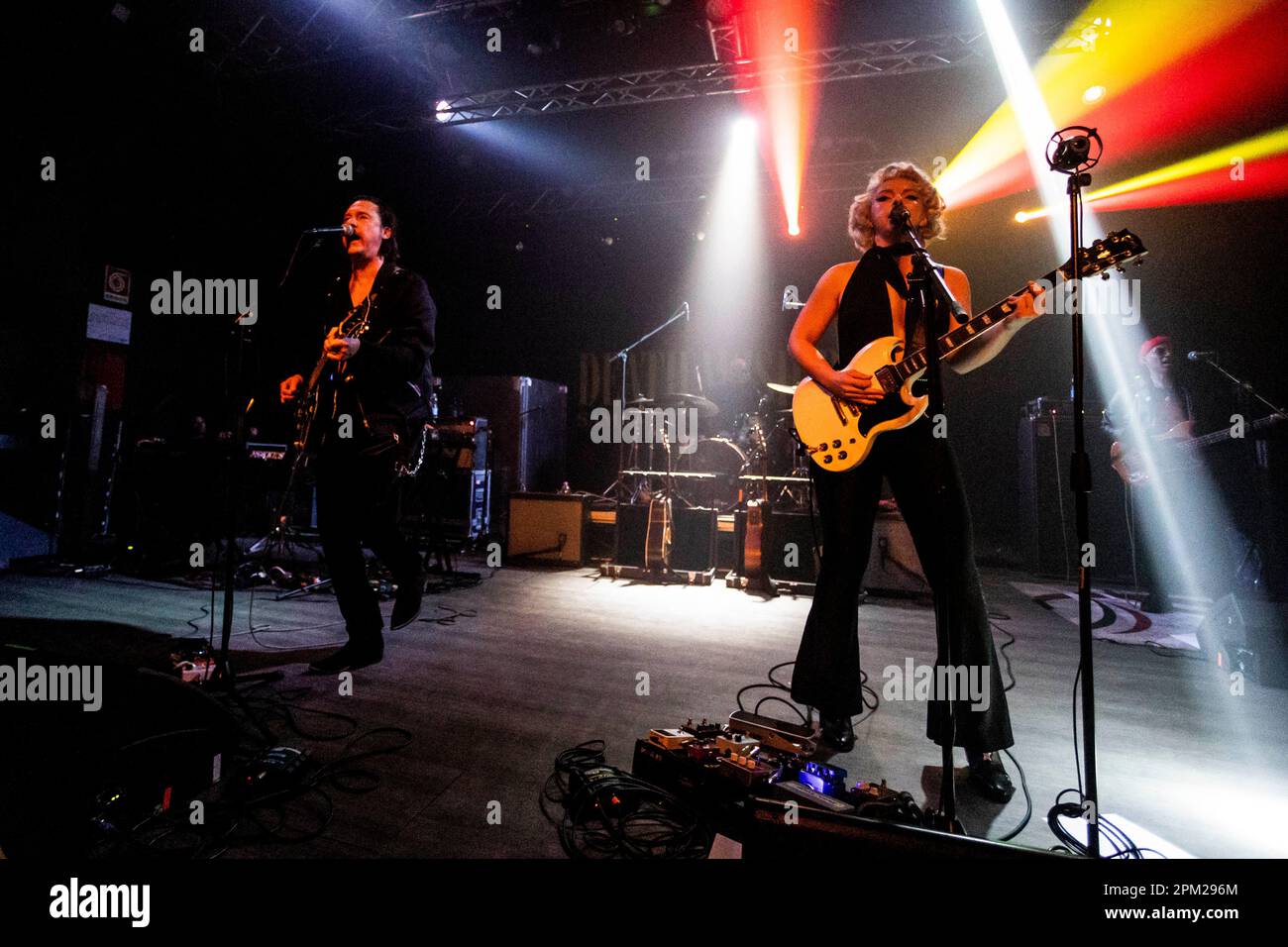 Milano 2 aprile 2023 Samantha Fish & Jesse Dayton live at magazzini generali Milano © Roberto Finizio / Alamy Foto Stock