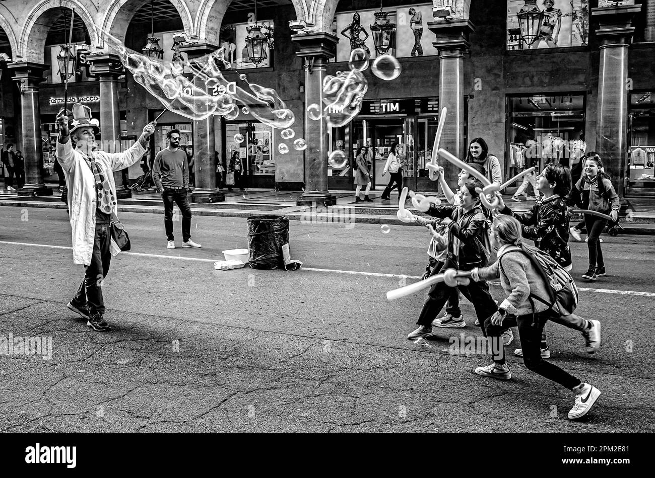 Italia Piemonte Torino Via Roma - bolle di sapone e artista di strada Foto Stock