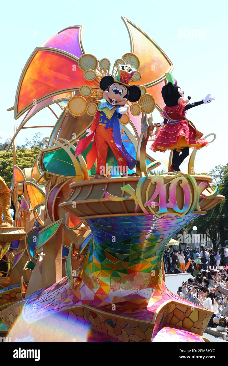 Tokyo, Giappone. 10th Apr, 2023. Gli artisti vestiti come personaggi Disney  partecipano a una sfilata a Tokyo Disneyland nella prefettura di Chiba,  Giappone, il 10 aprile 2023. Tokyo Disneyland presenterà sabato una
