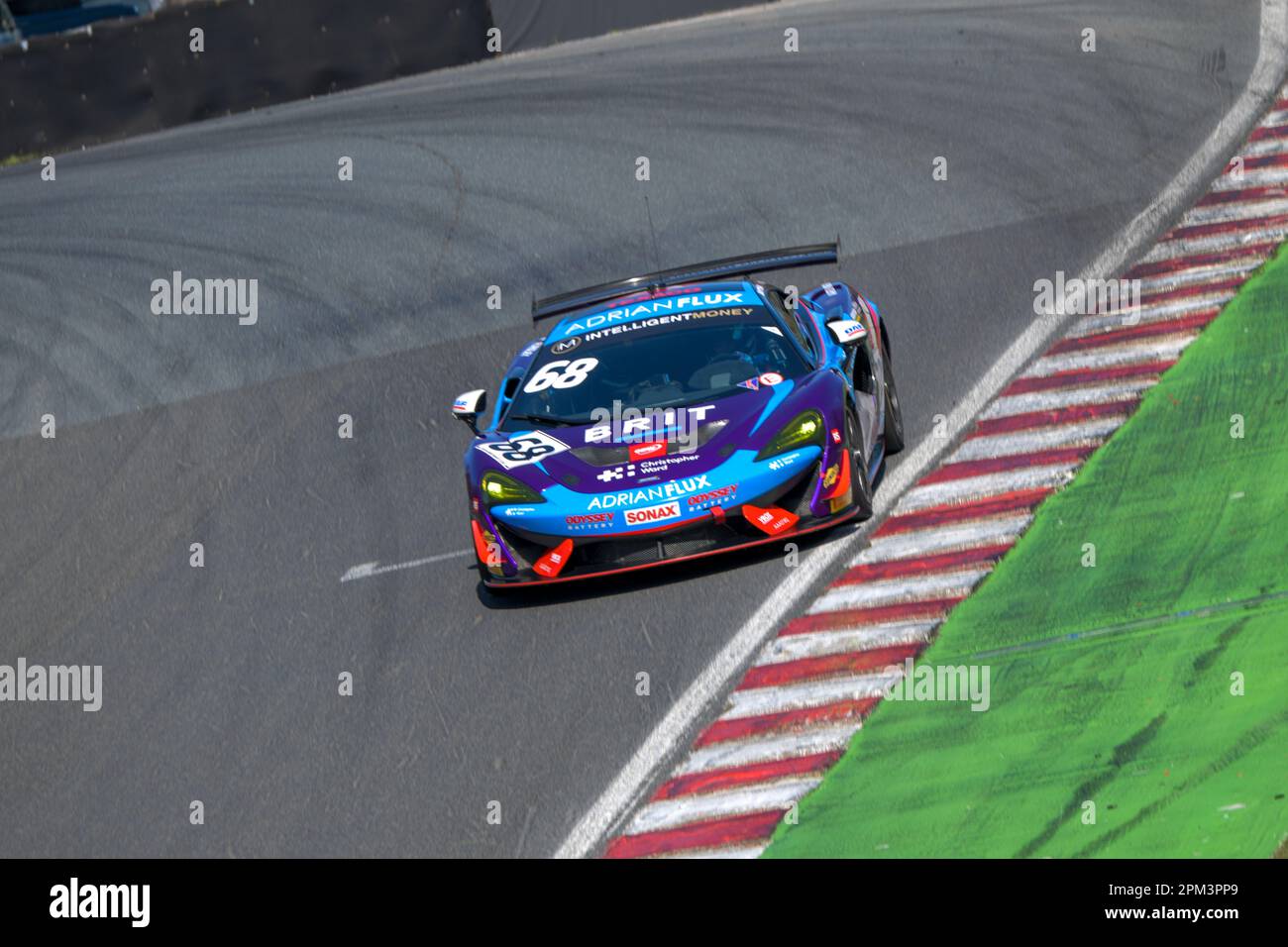 British GT Championship, 2023 Intelligent Money, Oulton Park Racing Circuit, Team Brit, Aaron Morgan, Bobby Trundley, McLaren 570S GT4 Foto Stock