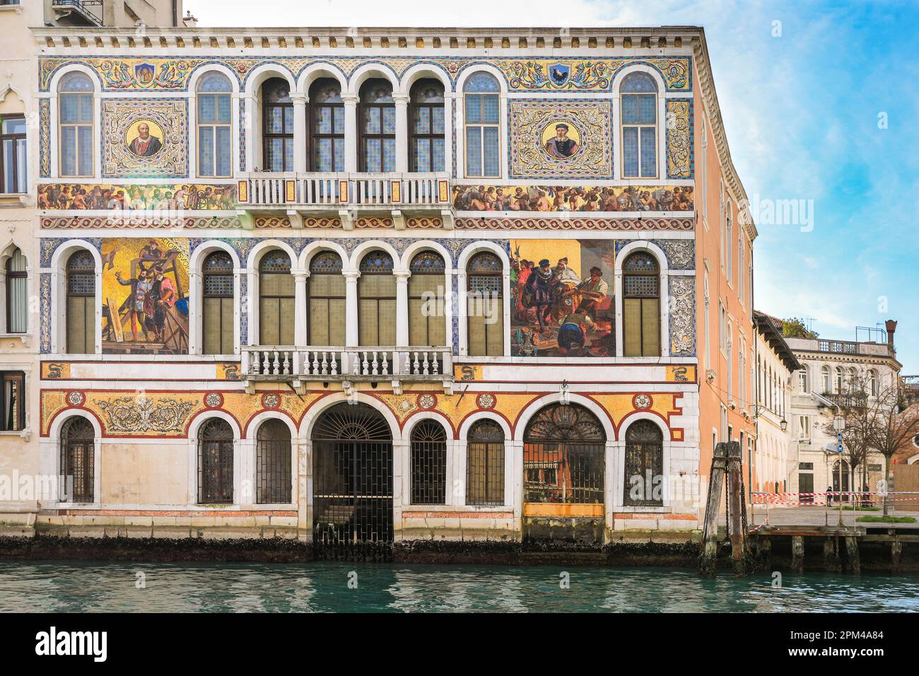 Palazzo Barbarigo, palazzo rinascimentale con mosaici in vetro di murano sul fronte del Canal Grande, Venezia, Venezia, Italia Foto Stock