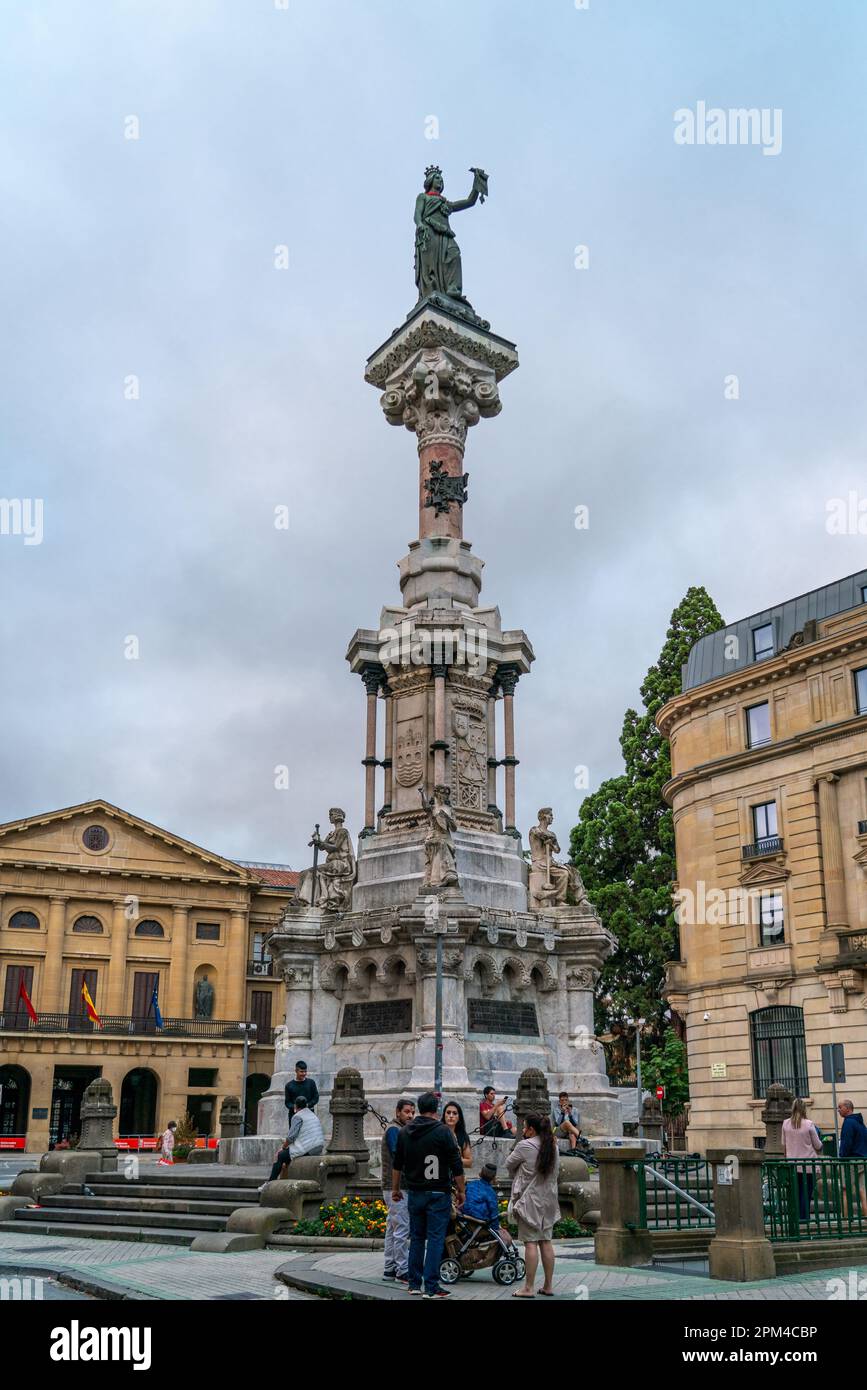 PAMPLONA, Spagna - 04 2022 luglio: Monumento ai Fueros, nel centro di Pamplona. Eretto sul Paseo de Sarasate nel 1903 Foto Stock