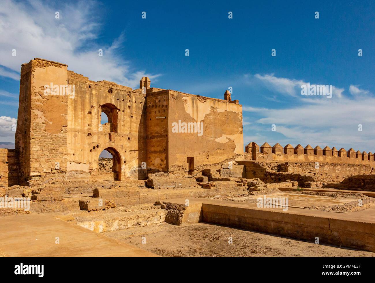 L'Alcazaba di Almeria una fortezza del 10th ° secolo costruita durante il periodo musulmano del dominio in Andalusia nel sud della Spagna. Foto Stock