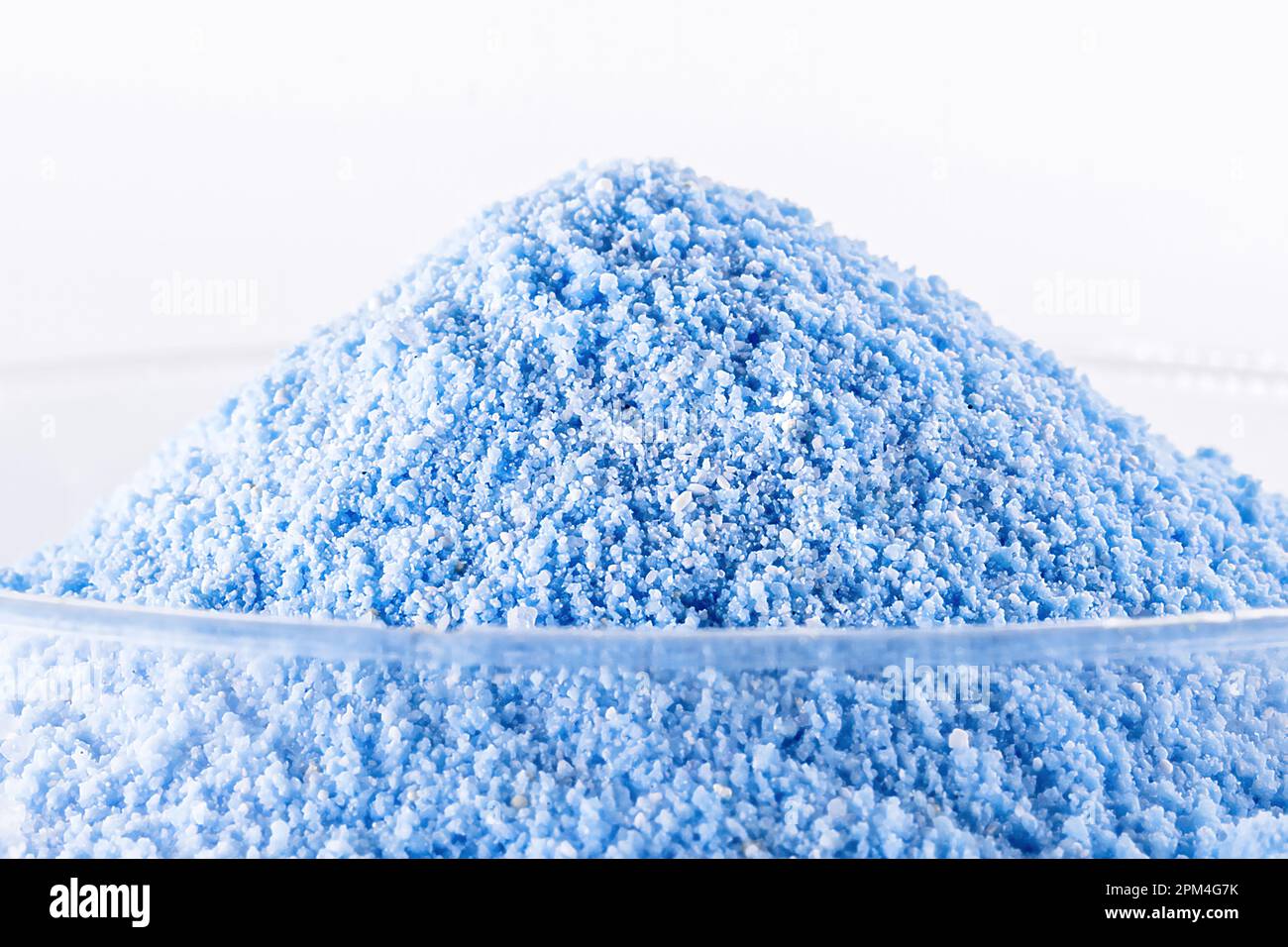 ossido di ferro in polvere, pigmento blu, usato in artigianato, costruzione civile, calcestruzzo, boiacca, vernici, materie plastiche, gomma, carta e legno, FOTOGRAFIA MACRO Foto Stock