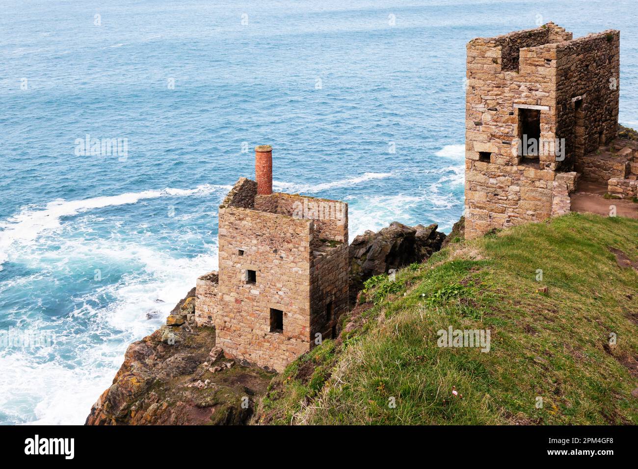 Rovine della miniera di Botallack, costa settentrionale del Kernow (Cornovaglia), Regno Unito Foto Stock