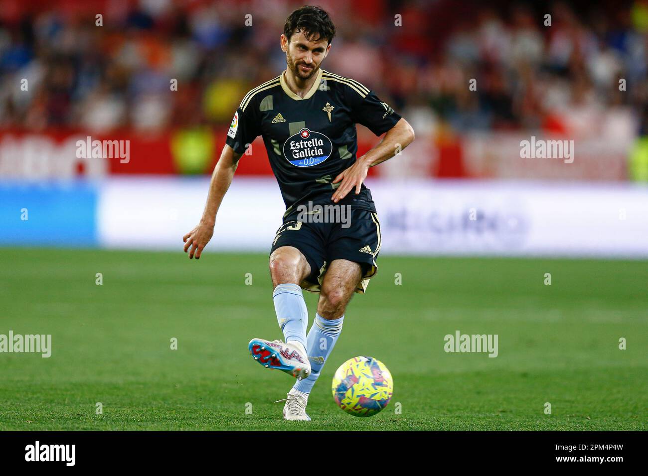 Luca de la Torre di RC Celta de Vigo durante la partita della Liga tra il Sevilla FC e il RC Celta si è giocato allo Stadio Sanchez Pizjuan il 7 aprile 2023 a Siviglia, Spagna. (Foto di Antonio Pozo / PRESSIN) Foto Stock