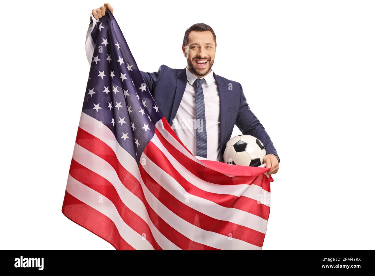 Uomo che tiene una bandiera degli Stati Uniti e una palla da calcio isolata su sfondo bianco Foto Stock
