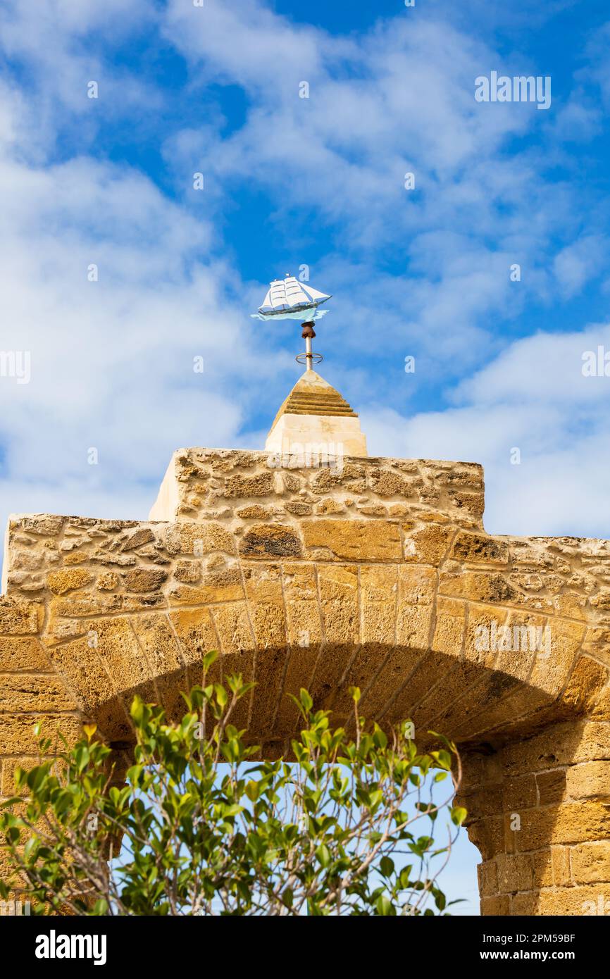 Arco di Puerto de la Caleta al Castillo de San Sebastian, Cadice, Andalusia, Spagna Foto Stock