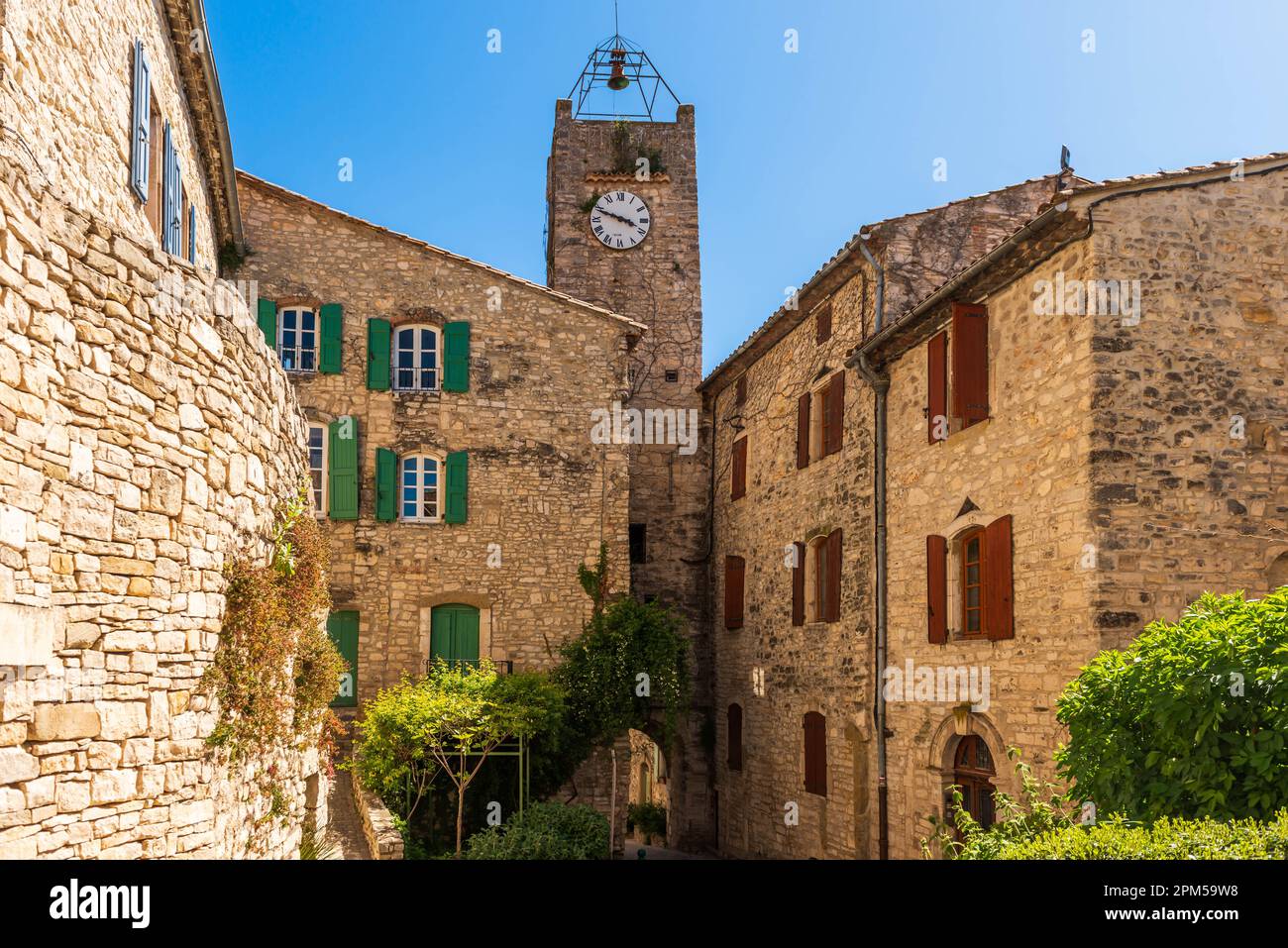 Bellissimo borgo medievale di Vézénobres nel Gard nelle Cévennes, Occitanie, Francia Foto Stock