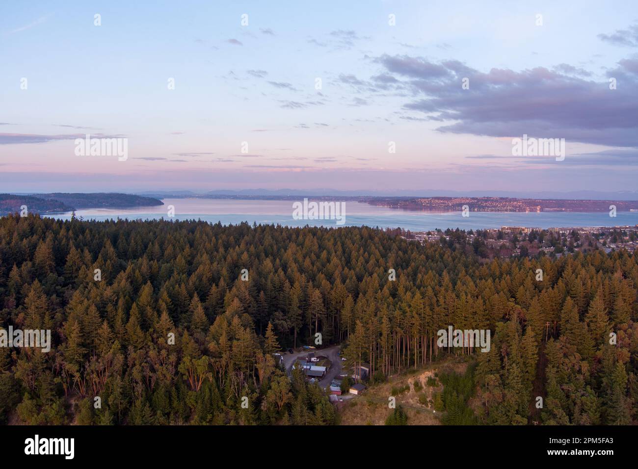 Veduta aerea dei Tacoma Narrows al tramonto Foto Stock