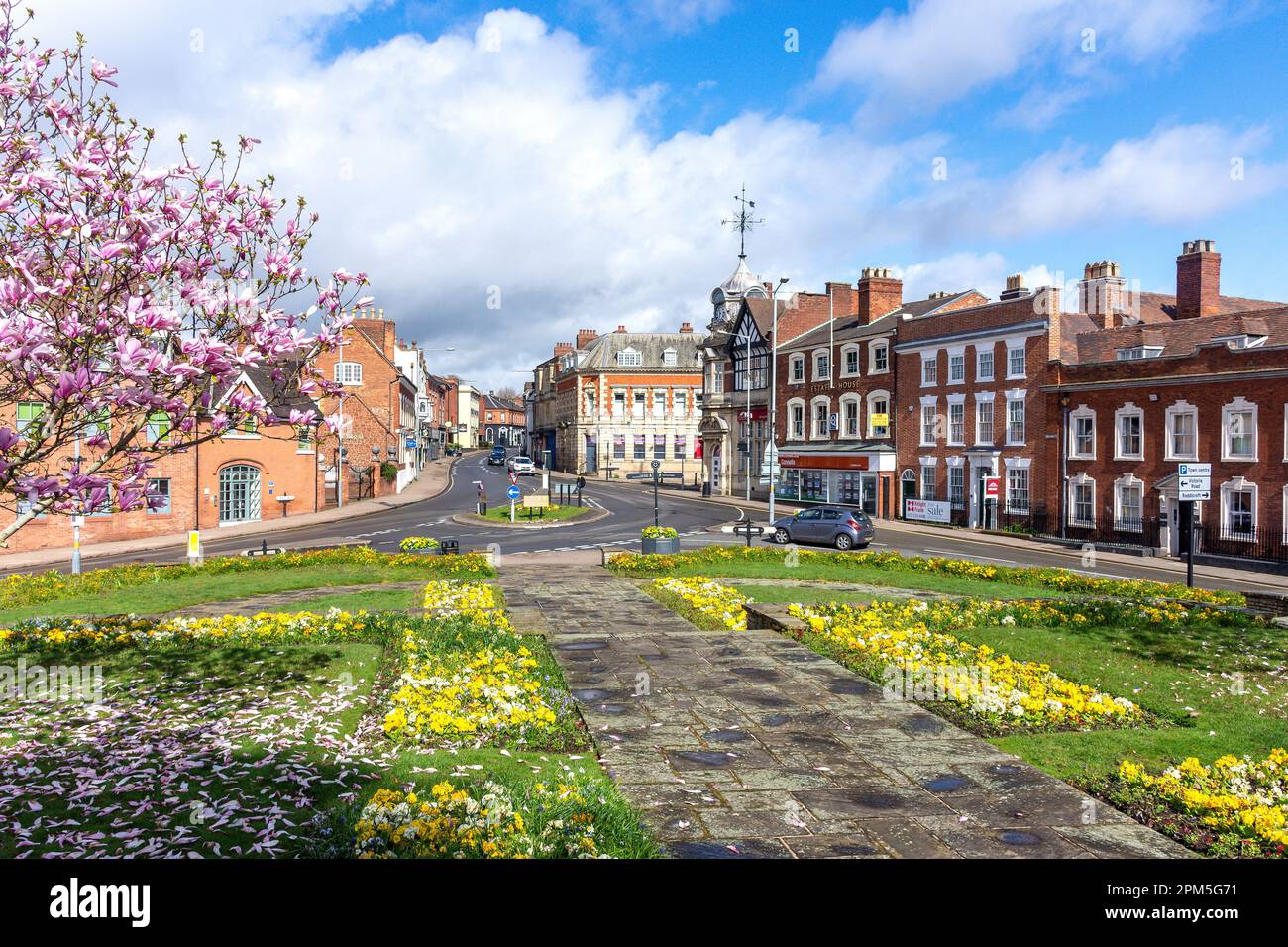 High Street in Spring, la città reale di Sutton Coldfield, West Midlands, Inghilterra, Regno Unito Foto Stock