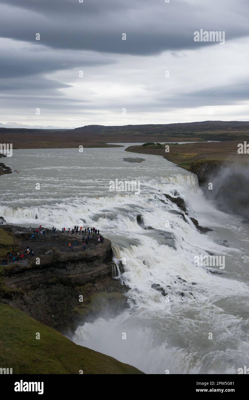 Veduta aerea della gola di Gullfoss con i turisti intorno Foto Stock