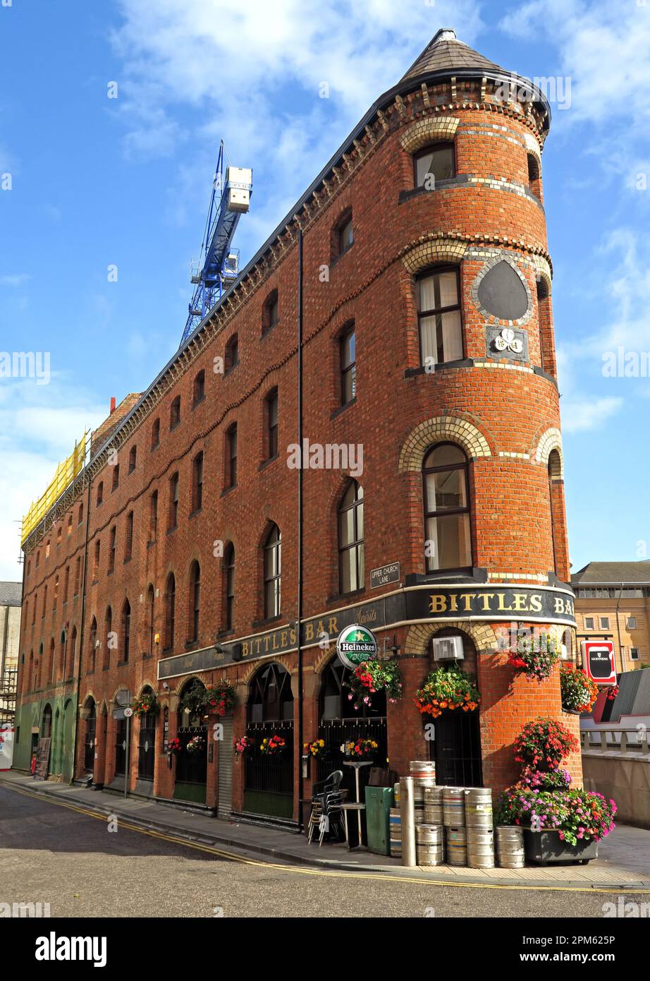 Lo storico Bittles Bar in ferro piatto, 70 Upper Church Lane, Belfast, Irlanda del Nord, Regno Unito, BT1 4QL Foto Stock