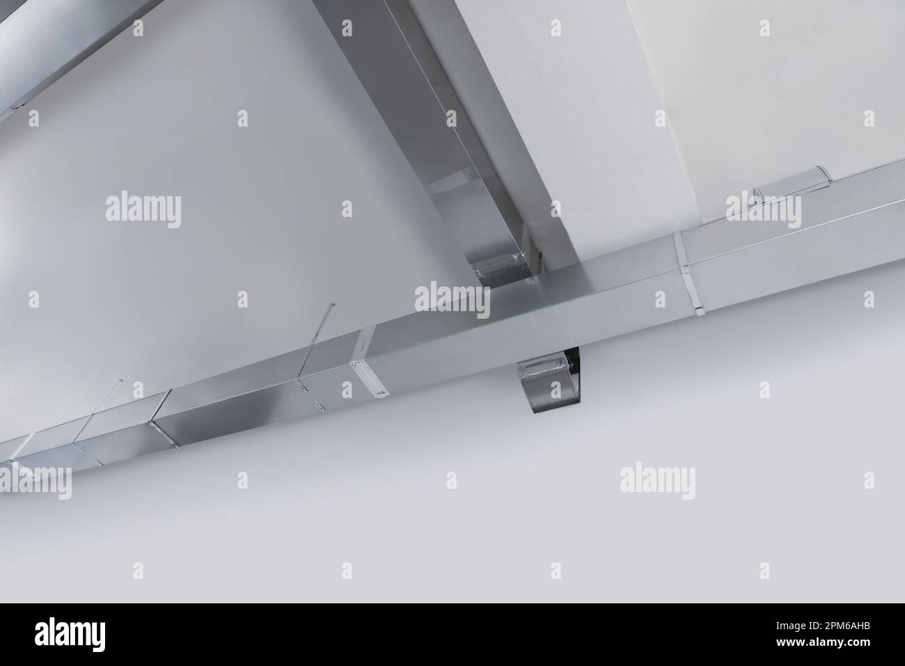 Soffitto con sistema di ventilazione interno, vista dal basso Foto Stock