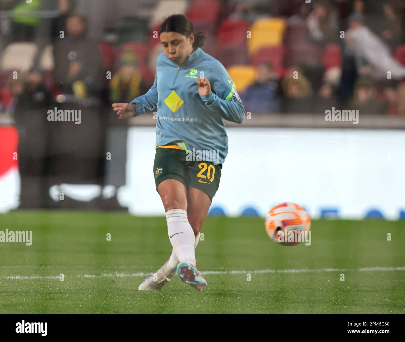 Sam Kerr of Australia Women durante il warm-up pre-partita durante il Women's International friendly Soccer Match tra England Women e Australia W. Foto Stock