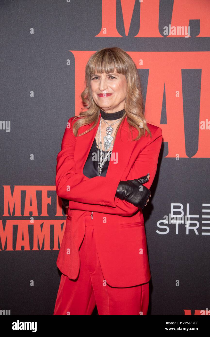 NEW YORK, NEW YORK - 11 APRILE: Il regista Catherine Hardwicke partecipa alla proiezione di 'Mafia Mamma' di New York all'AMC Lincoln Square Theater il 11 aprile 2023 a New York City. (Foto di Ron Adar / SOPA Images/Sipa USA) Foto Stock