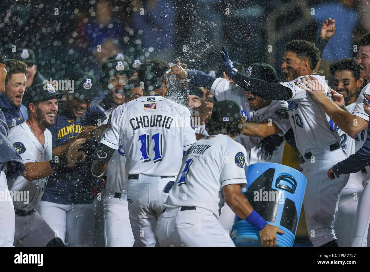 Biloxi, Mississippi, Stati Uniti. 11th Apr, 2023. I Biloxi Shuckers celebrano un decimo homerun di due corse, colpito da Jackson Chouro (11), fuoricampo dei Biloxi Shuckers, per sconfiggere Pensacola 7-6 durante una partita di MiLB tra i Biloxi Shuckers e Pensacola Blue Wahoos al MGM Park di Biloxi, Mississippi. Bobby McDuffie/CSM/Alamy Live News Foto Stock