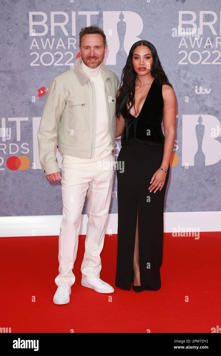 Londra, Regno Unito. 08th Feb, 2022. David Guetta e Jessica Ledon partecipano ai Brit Awards 2022 presso l'arena O2 di Londra. (Foto di Fred Duval/SOPA Images/Sipa USA) Credit: Sipa USA/Alamy Live News Foto Stock