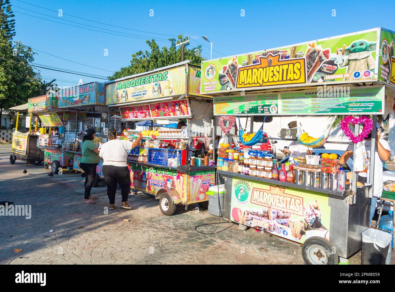 Cancun, Quintana Roo, Messico, gli stand di Marquesita che è un dessert messicano tradizionale originario di Merida Foto Stock