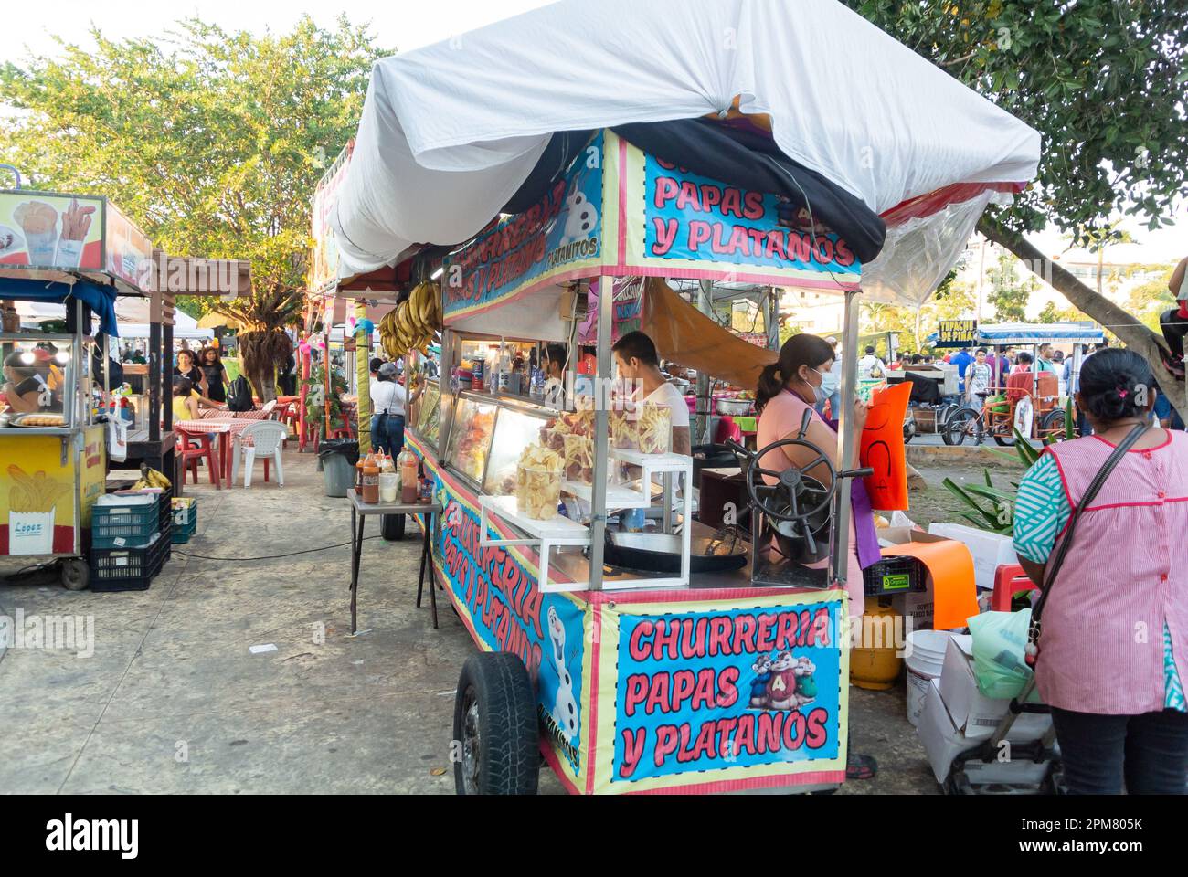 Cancun, Quintana Roo, Messico, gli stand di Marquesita che è un dessert messicano tradizionale originario di Merida Foto Stock