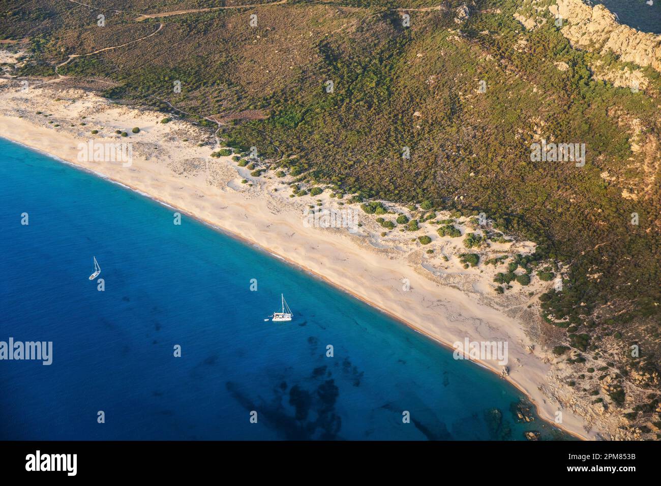 Francia, Corse du Sud, Domaine de Murtoli, spiaggia di Erbaju (vista aerea) (menzione obbligatoria Domaine de Murtoli) Foto Stock